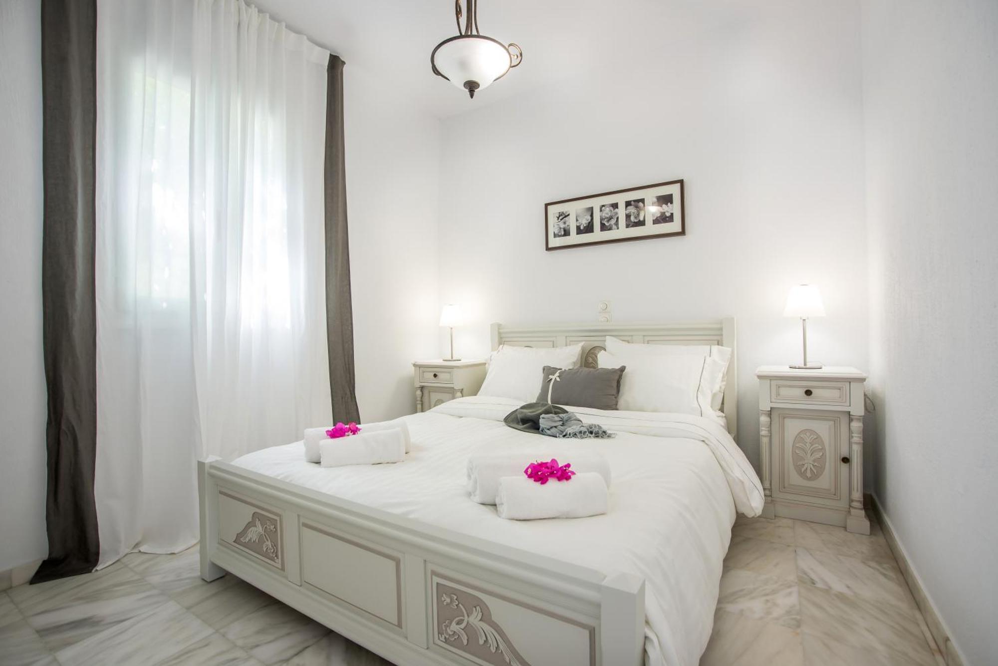 Parian Lithos Residence Naousa  Room photo