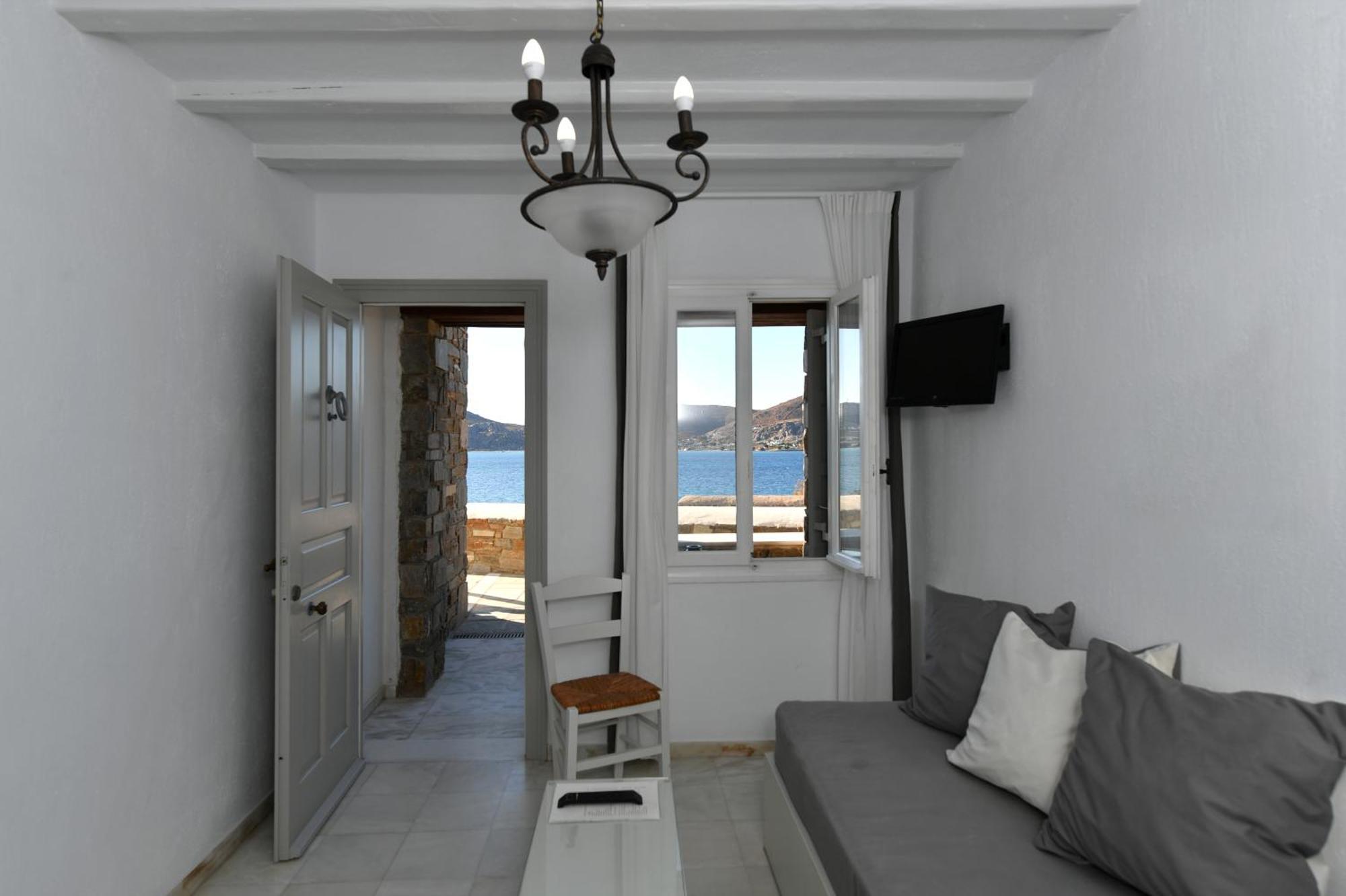 Parian Lithos Residence Naousa  Room photo