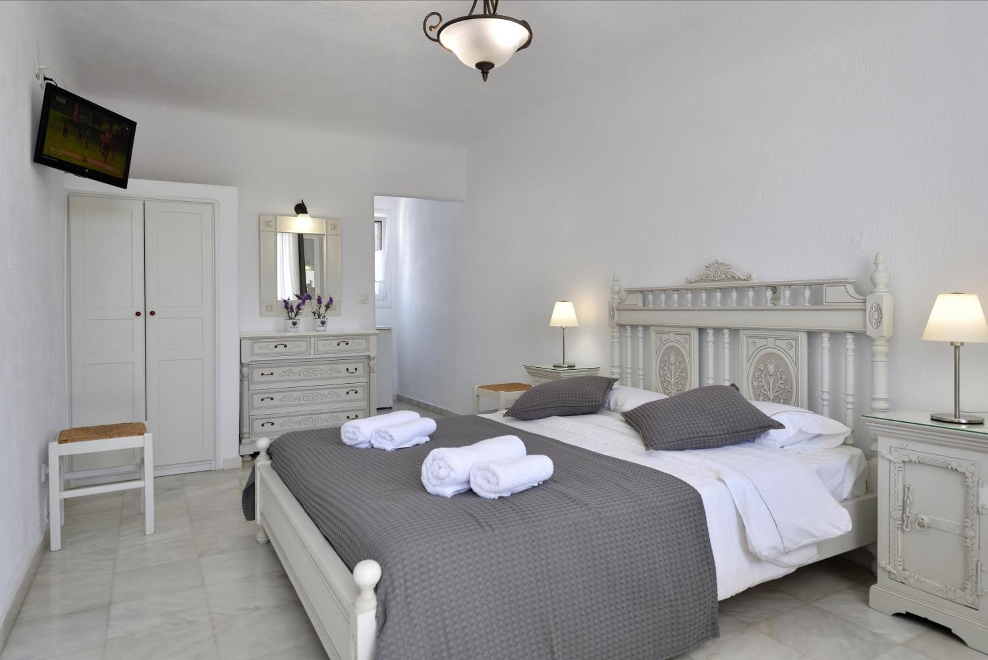 Parian Lithos Residence Naousa  Room photo